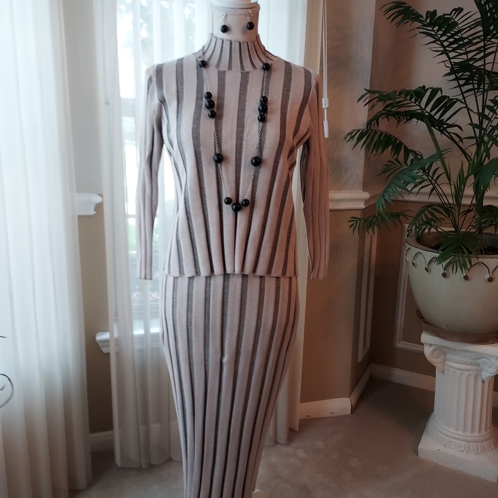 ESTABLISHED 1946 RIBBED KNIT, ELASTIC WAIST SKIRT AND HIGH NECK MATCHING TOP